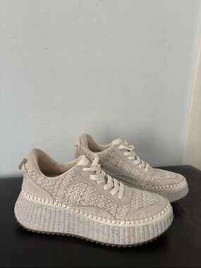 Universal Thread Cream Knit Platform Sneaker with Gum Tread size 10